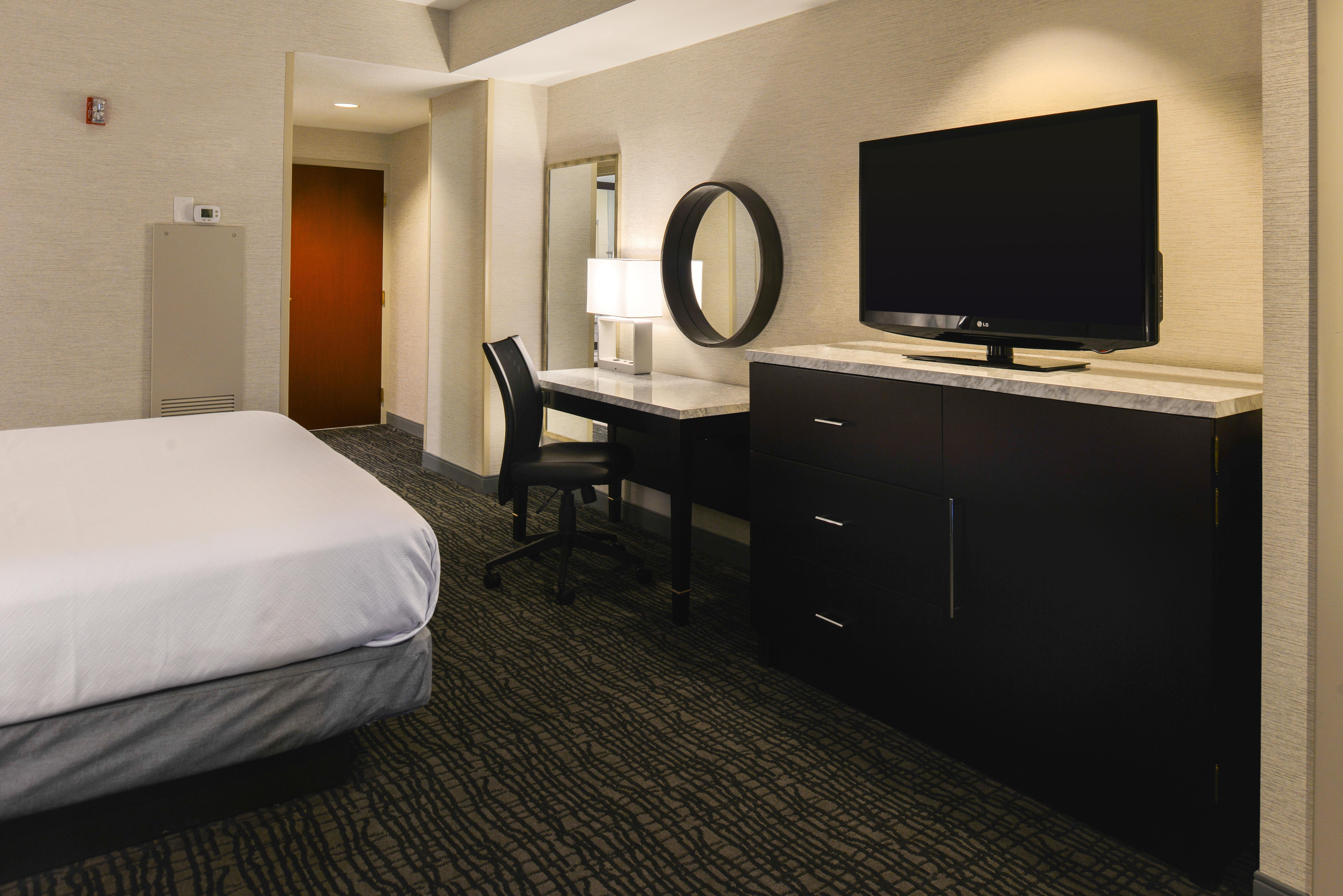 Crowne Plaza Springfield Convention Center By Ihg Hotel Exterior photo
